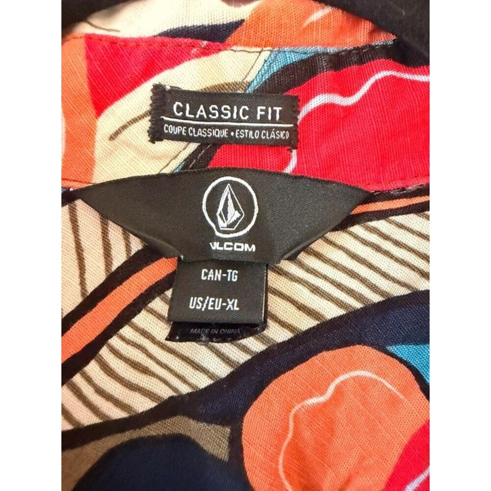 Volcom Button Down Size XL - Picture 5 of 5